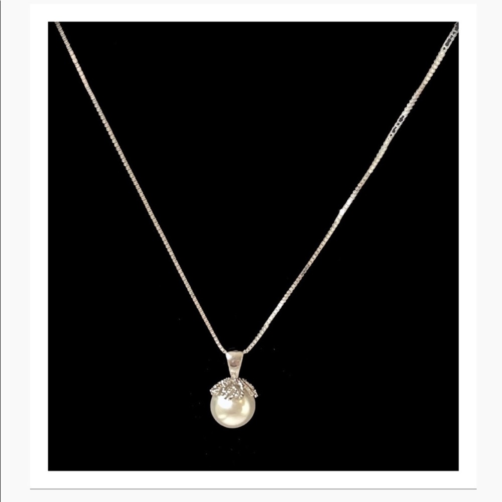 💙SOLD!!!💙14k WG Pearl Necklace